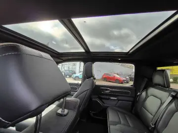 DODGE Ram 1500 Laramie Crew Cab