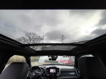 DODGE Ram 1500 Laramie Crew Cab