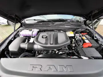 DODGE Ram 1500 Laramie Crew Cab