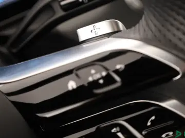 MERCEDES-BENZ C 200 d AMG NIGHT HEADUP