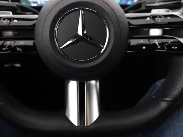 MERCEDES-BENZ C 200 d AMG NIGHT HEADUP