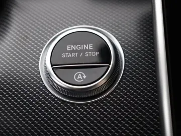 MERCEDES-BENZ C 200 d AMG NIGHT HEADUP