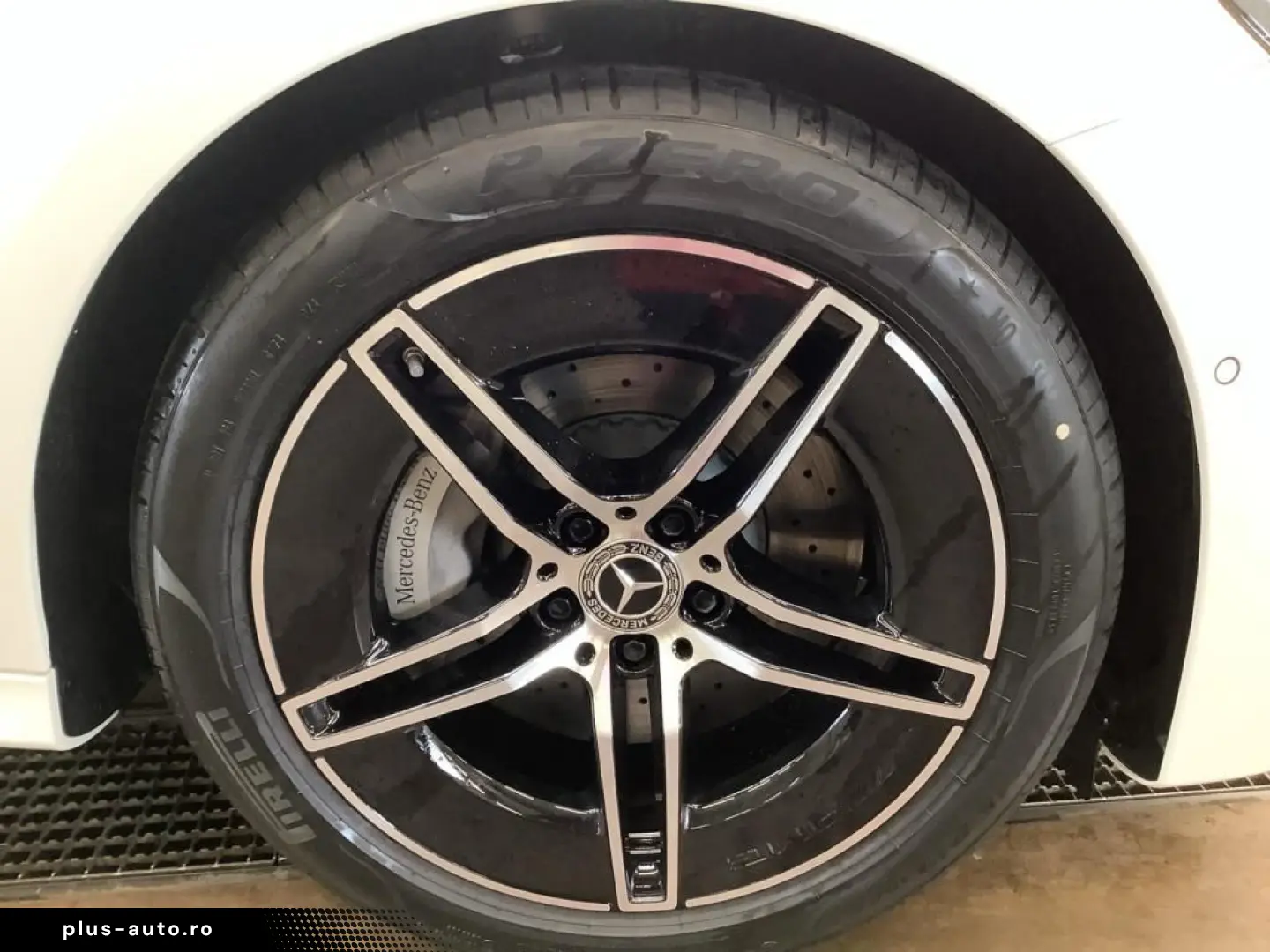 MERCEDES-BENZ E 200 Limousine SUPERSCREEN AMG NIGHT 360