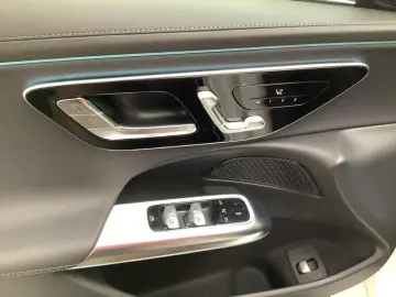 MERCEDES-BENZ E 200 Limousine SUPERSCREEN AMG NIGHT 360