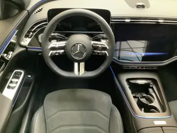 MERCEDES-BENZ E 200 Limousine SUPERSCREEN AMG NIGHT 360
