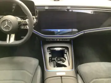 MERCEDES-BENZ E 200 Limousine SUPERSCREEN AMG NIGHT 360