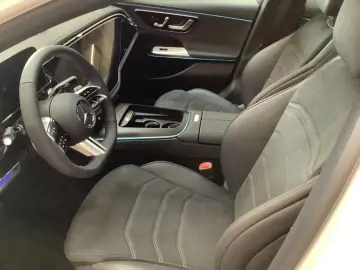 MERCEDES-BENZ E 200 Limousine SUPERSCREEN AMG NIGHT 360