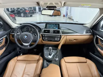 BMW Seria 3 320d xDrive Luxury Line