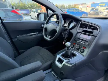 PEUGEOT 5008     7 LOCURI