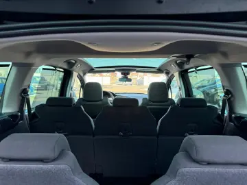PEUGEOT 5008     7 LOCURI