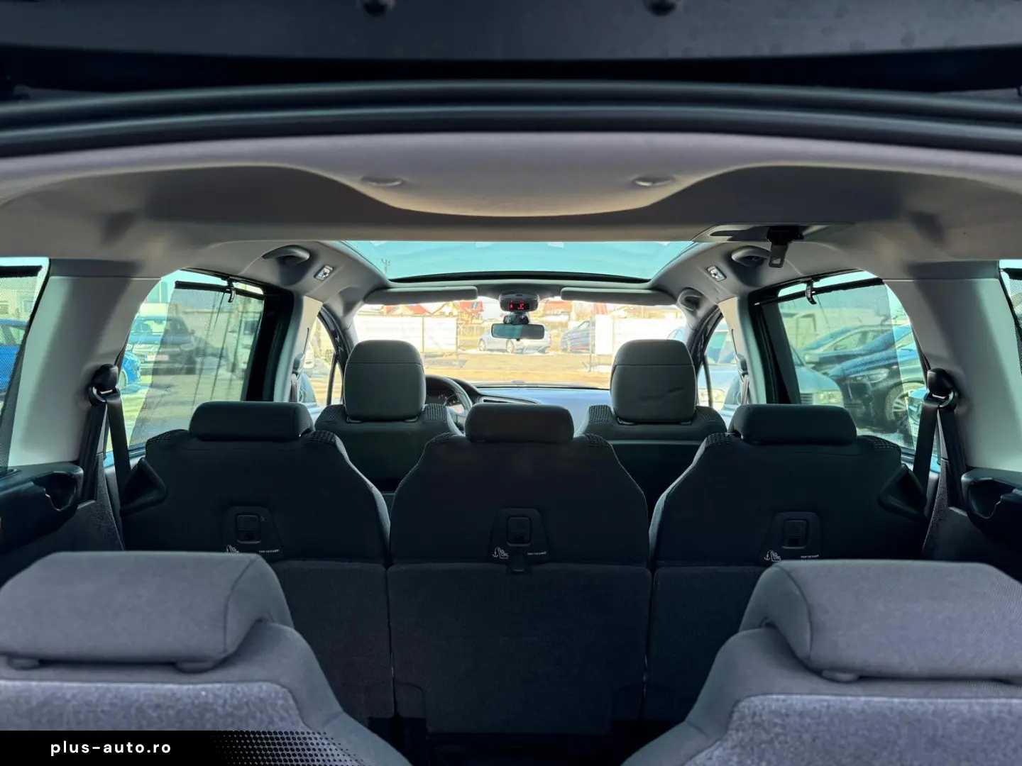 PEUGEOT 5008     7 LOCURI