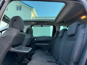 PEUGEOT 5008     7 LOCURI