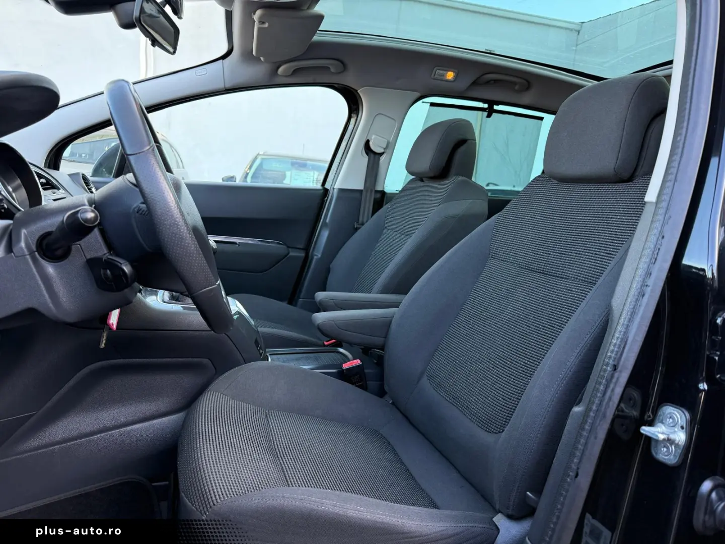 PEUGEOT 5008     7 LOCURI