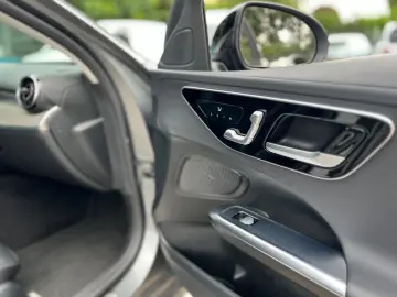 MERCEDES-BENZ C180 AMG-LINE NIGHTPAKET CARPLAY 1.HAND