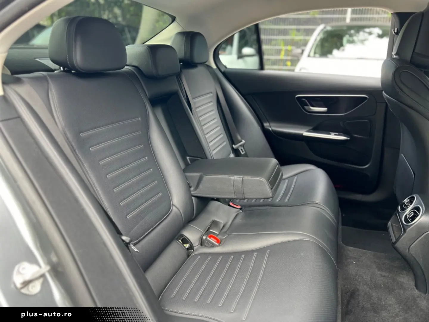 MERCEDES-BENZ C180 AMG-LINE NIGHTPAKET CARPLAY 1.HAND