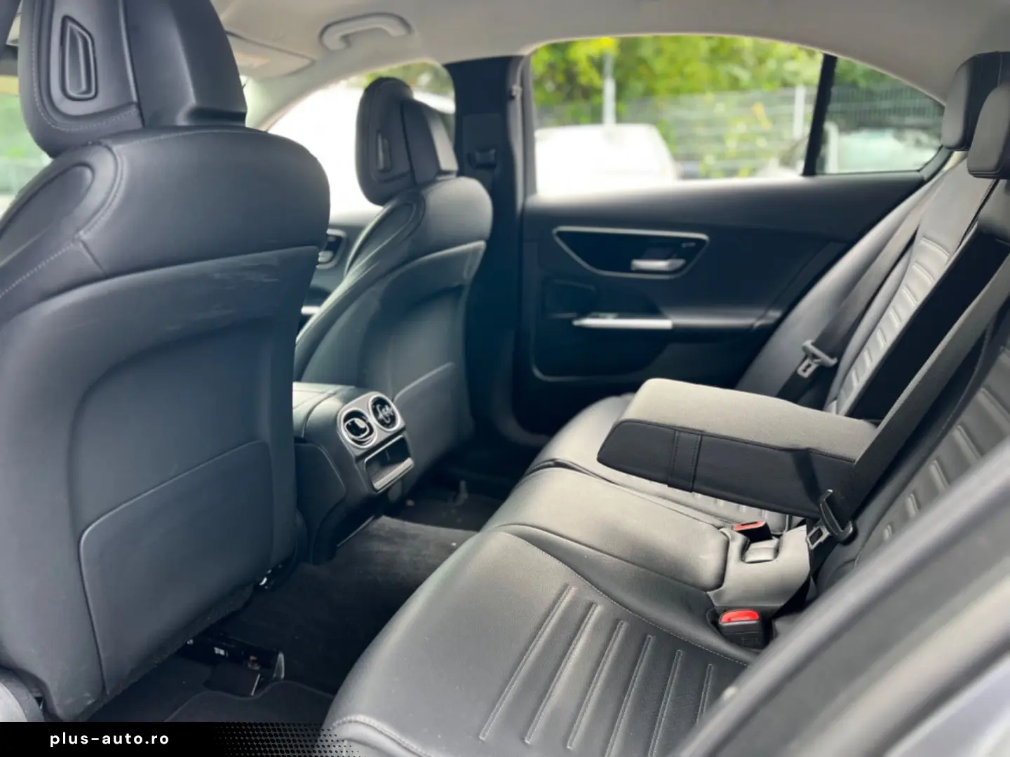 MERCEDES-BENZ C180 AMG-LINE NIGHTPAKET CARPLAY 1.HAND