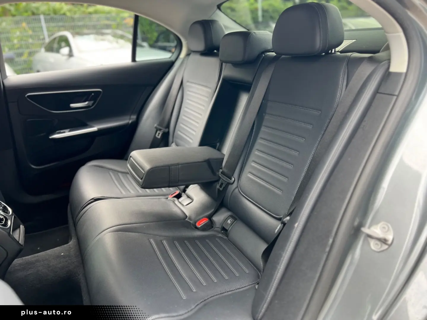 MERCEDES-BENZ C180 AMG-LINE NIGHTPAKET CARPLAY 1.HAND