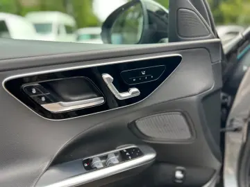 MERCEDES-BENZ C180 AMG-LINE NIGHTPAKET CARPLAY 1.HAND