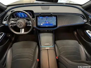 MERCEDES-BENZ E 220 d AMG Night DISTRONIC Ambiente KEYLESS