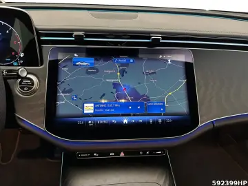 MERCEDES-BENZ E 220 d AMG Night DISTRONIC Ambiente KEYLESS