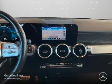 MERCEDES-BENZ GLB 200 AMG
