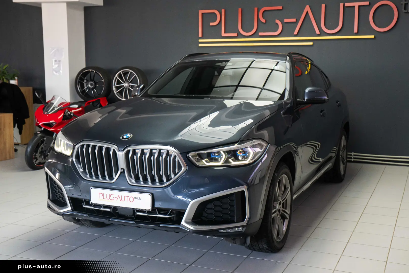 BMW X6 xDrive 30d STOC 2 SETURI ROTI