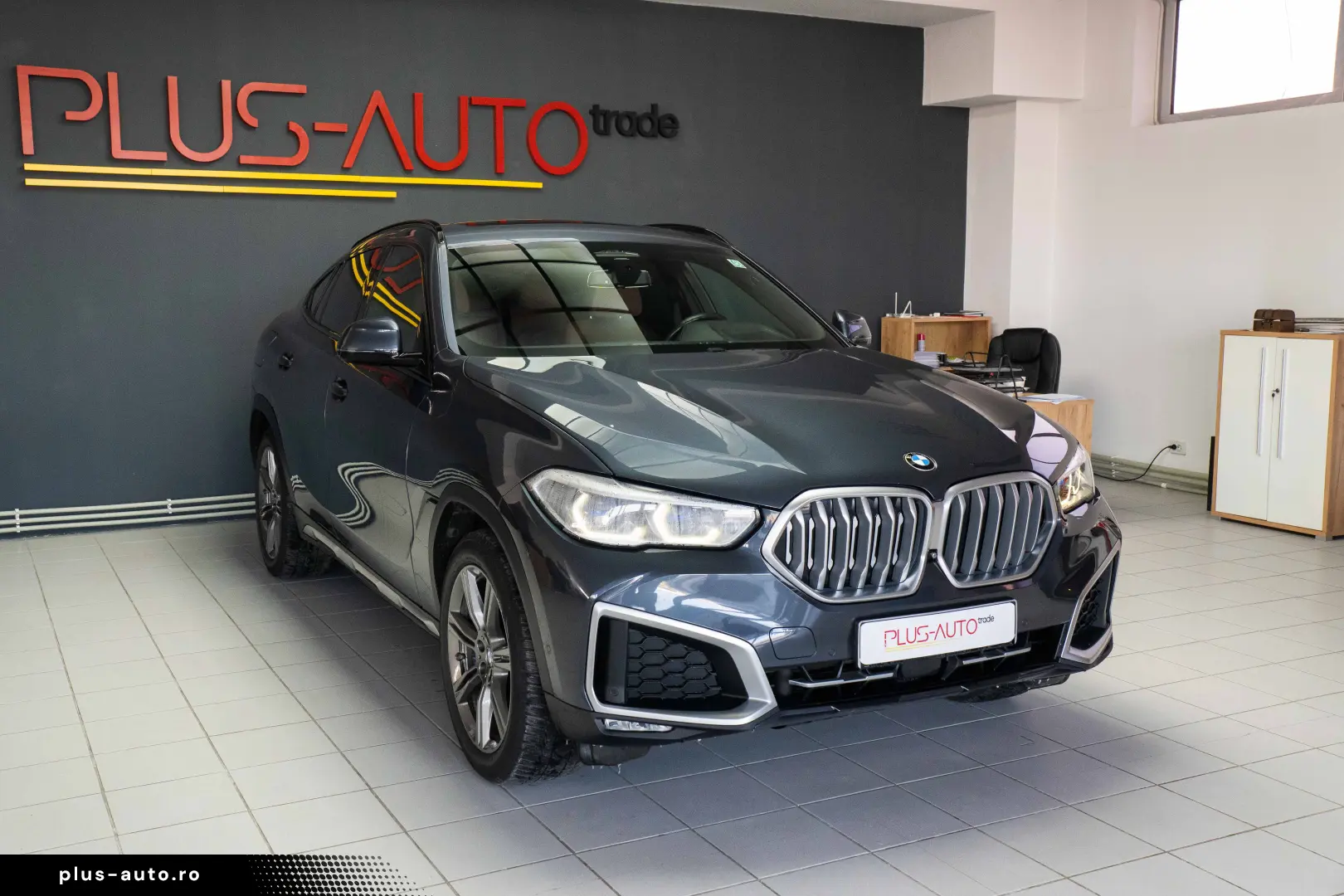 BMW X6 xDrive 30d STOC 2 SETURI ROTI