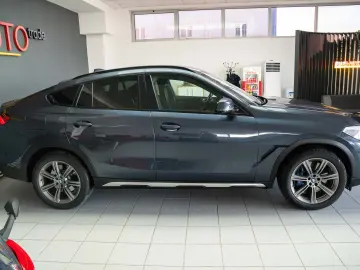 BMW X6 xDrive 30d STOC 2 SETURI ROTI