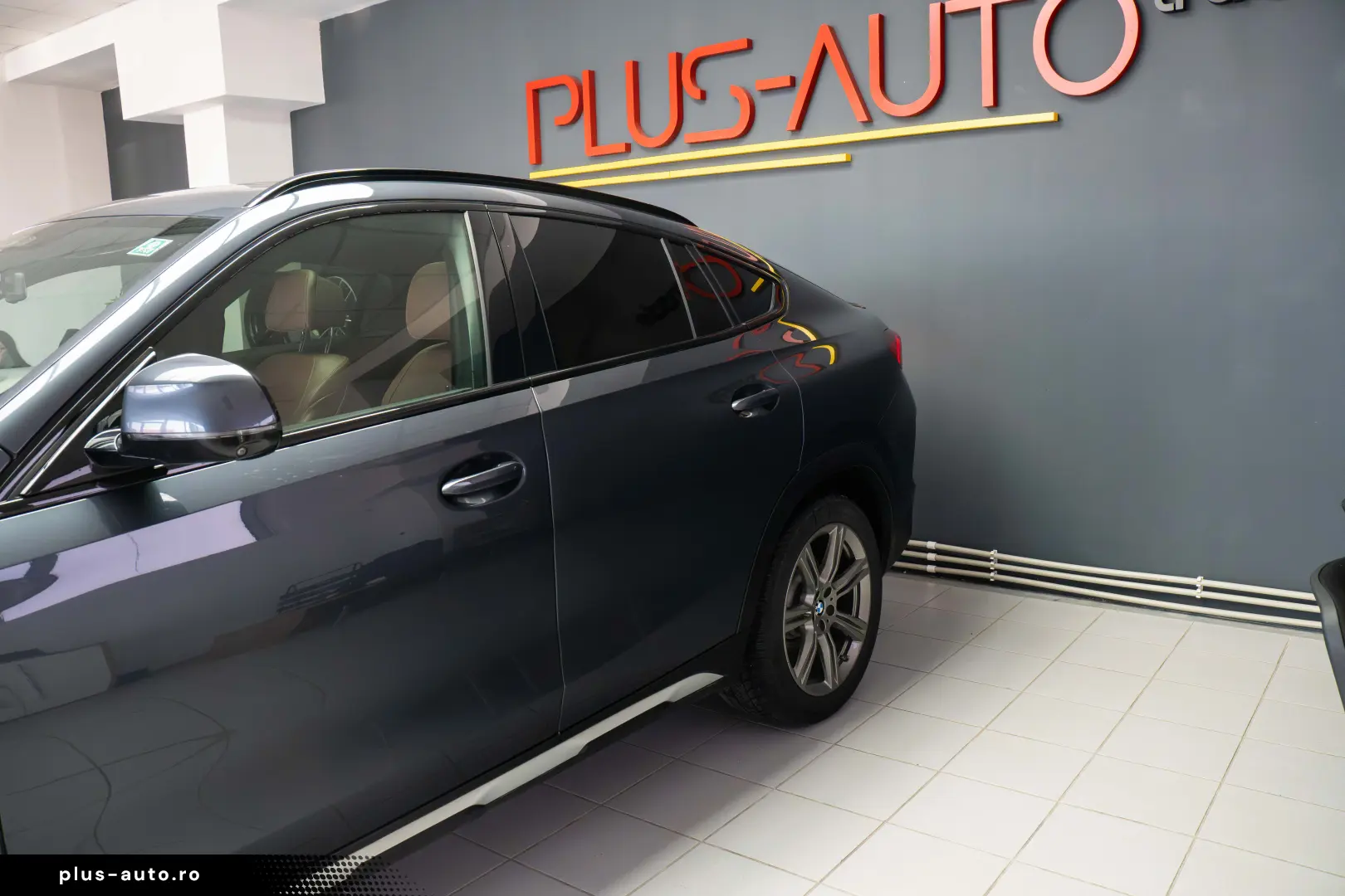 BMW X6 xDrive 30d STOC 2 SETURI ROTI