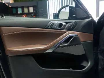 BMW X6 xDrive 30d STOC 2 SETURI ROTI