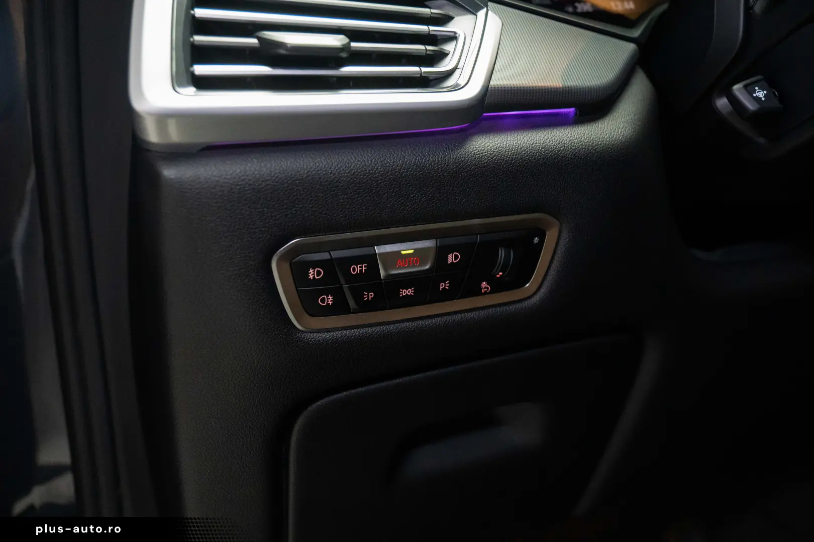 BMW X6 xDrive 30d STOC 2 SETURI ROTI