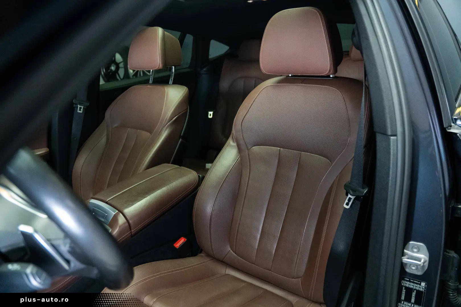 BMW X6 xDrive 30d STOC 2 SETURI ROTI