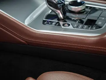 BMW X6 xDrive 30d STOC 2 SETURI ROTI