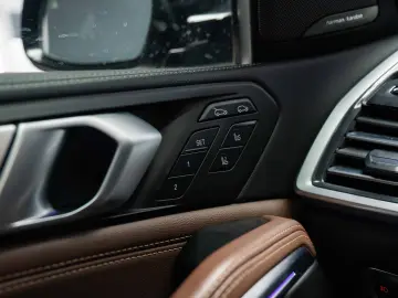 BMW X6 xDrive 30d STOC 2 SETURI ROTI