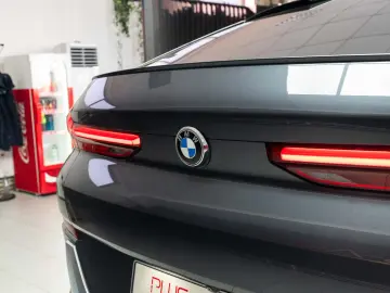 BMW X6 xDrive 30d STOC 2 SETURI ROTI