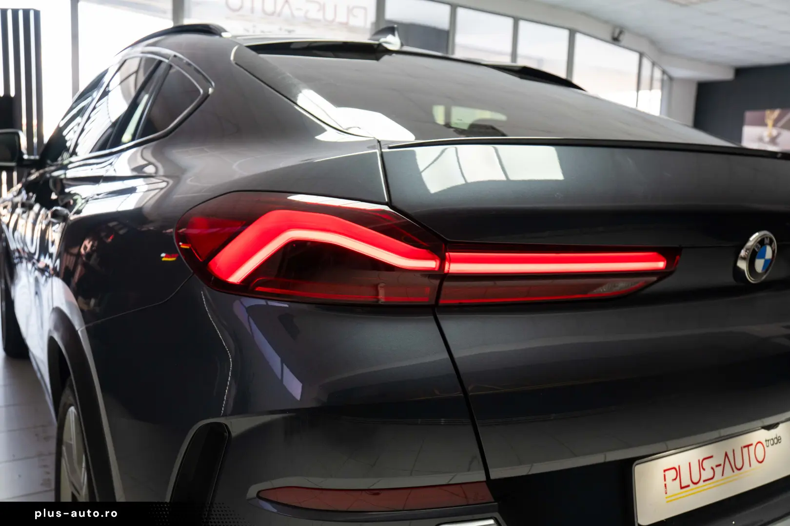 BMW X6 xDrive 30d STOC 2 SETURI ROTI