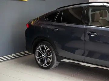 BMW X6 xDrive 30d STOC 2 SETURI ROTI