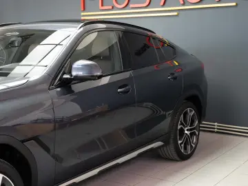 BMW X6 xDrive 30d STOC 2 SETURI ROTI