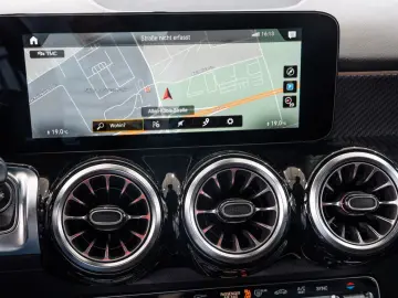 MERCEDES-BENZ GLB 200 d 4M