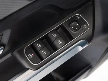 MERCEDES-BENZ GLB 200 d 4M