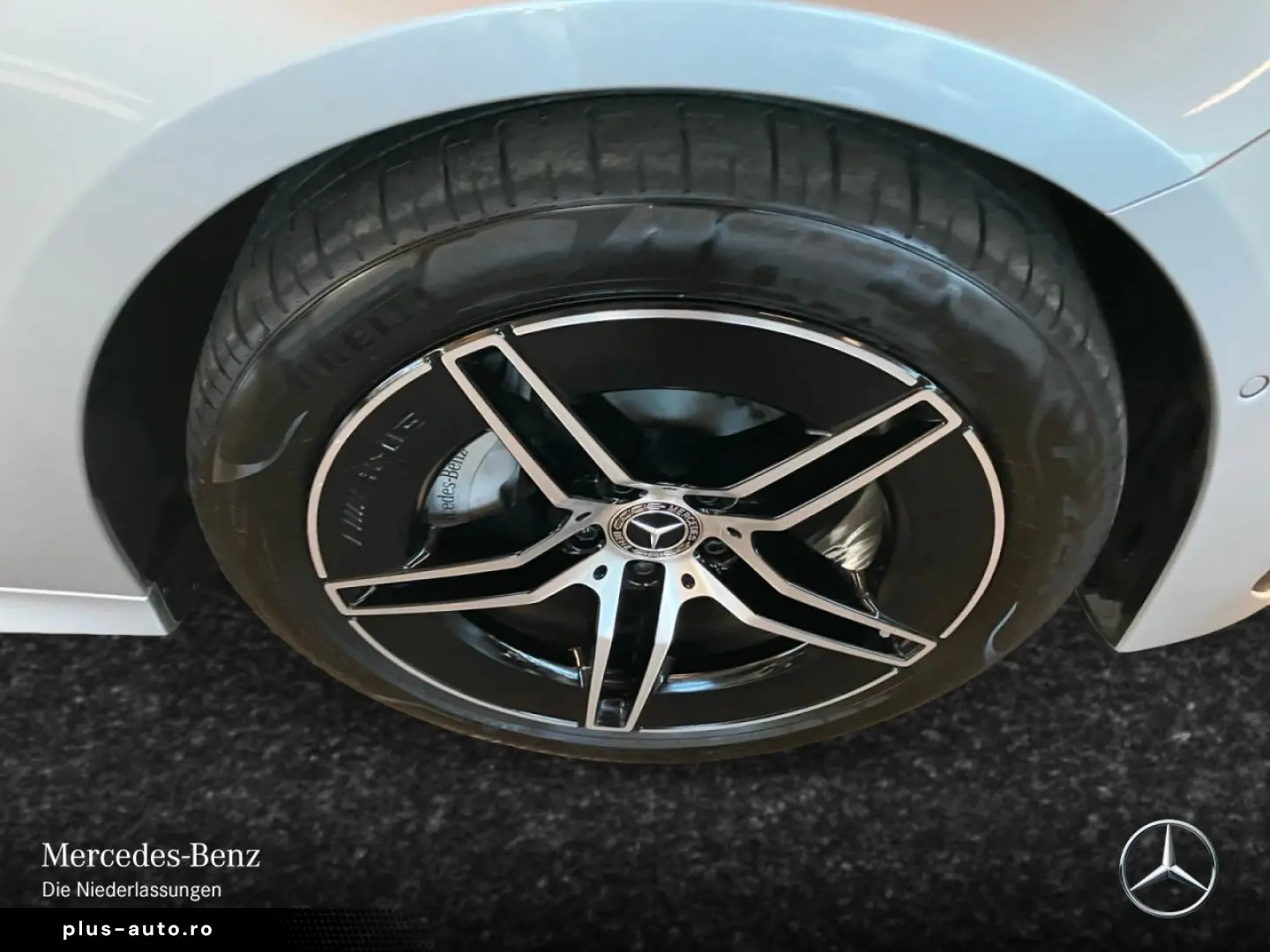 MERCEDES-BENZ E 300 e AMG Advanced  NIGHT HUD 360  Bur4D