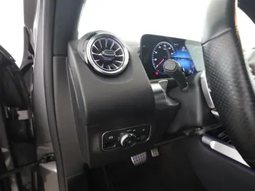 MERCEDES-BENZ GLB 220 d AMG