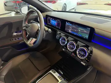 MERCEDES-BENZ CLA 220 d AMG Line MBUX LED PTS SHZ SPUR MOPF!