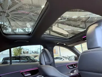 MERCEDES-BENZ E 300 e AMG  Night  Pano  Burm.4D  DC  DISTR.