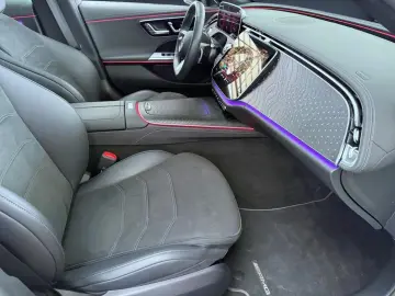 MERCEDES-BENZ E 300 e AMG  Night  Pano  Burm.4D  DC  DISTR.