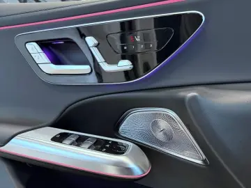 MERCEDES-BENZ E 300 e AMG  Night  Pano  Burm.4D  DC  DISTR.