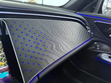 MERCEDES-BENZ E 300 e AMG  Night  Pano  Burm.4D  DC  DISTR.