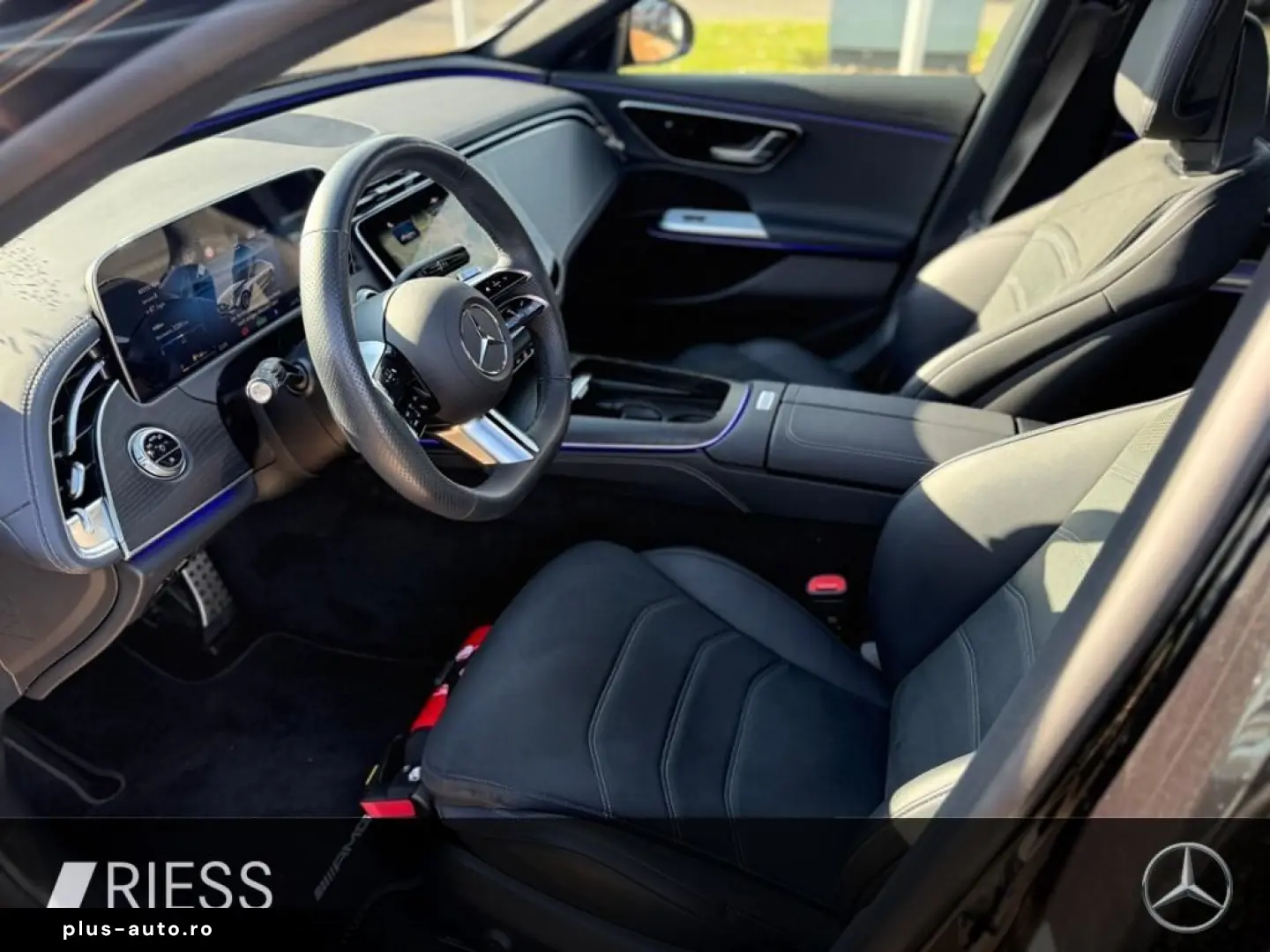 MERCEDES-BENZ E 300 de AMG Sport Night Distr AHK Pan&hellip;