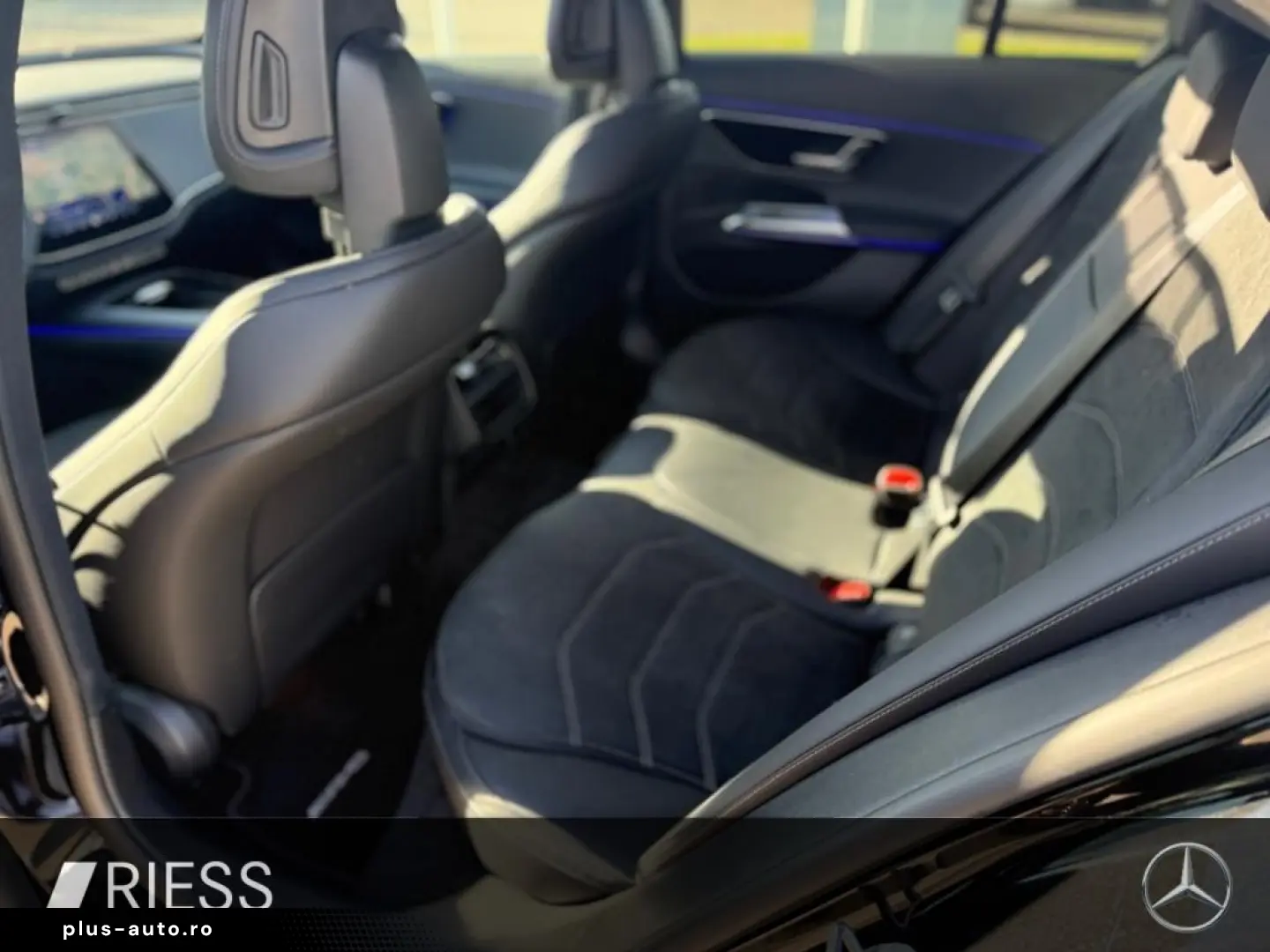 MERCEDES-BENZ E 300 de AMG Sport Night Distr AHK Pan&hellip;