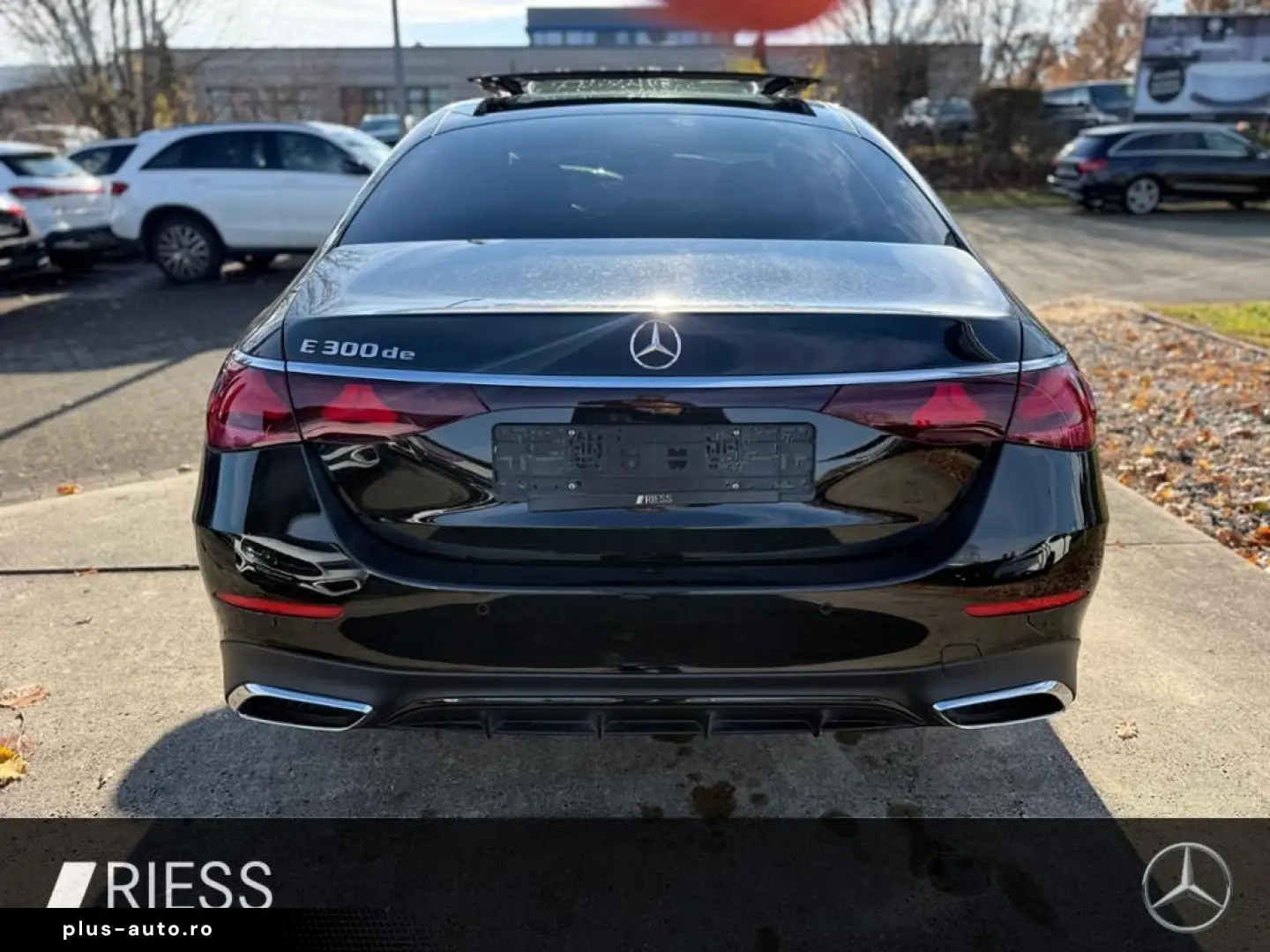 MERCEDES-BENZ E 300 de AMG Sport Night Distr AHK Pan&hellip;